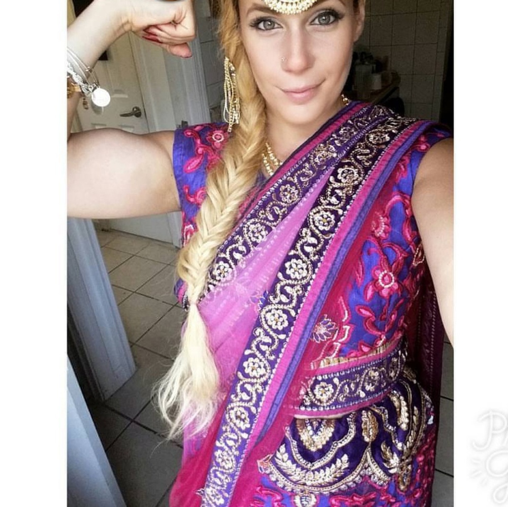 🍇🥂😍 Bollywood saree worn once. - Picture 2 of 5